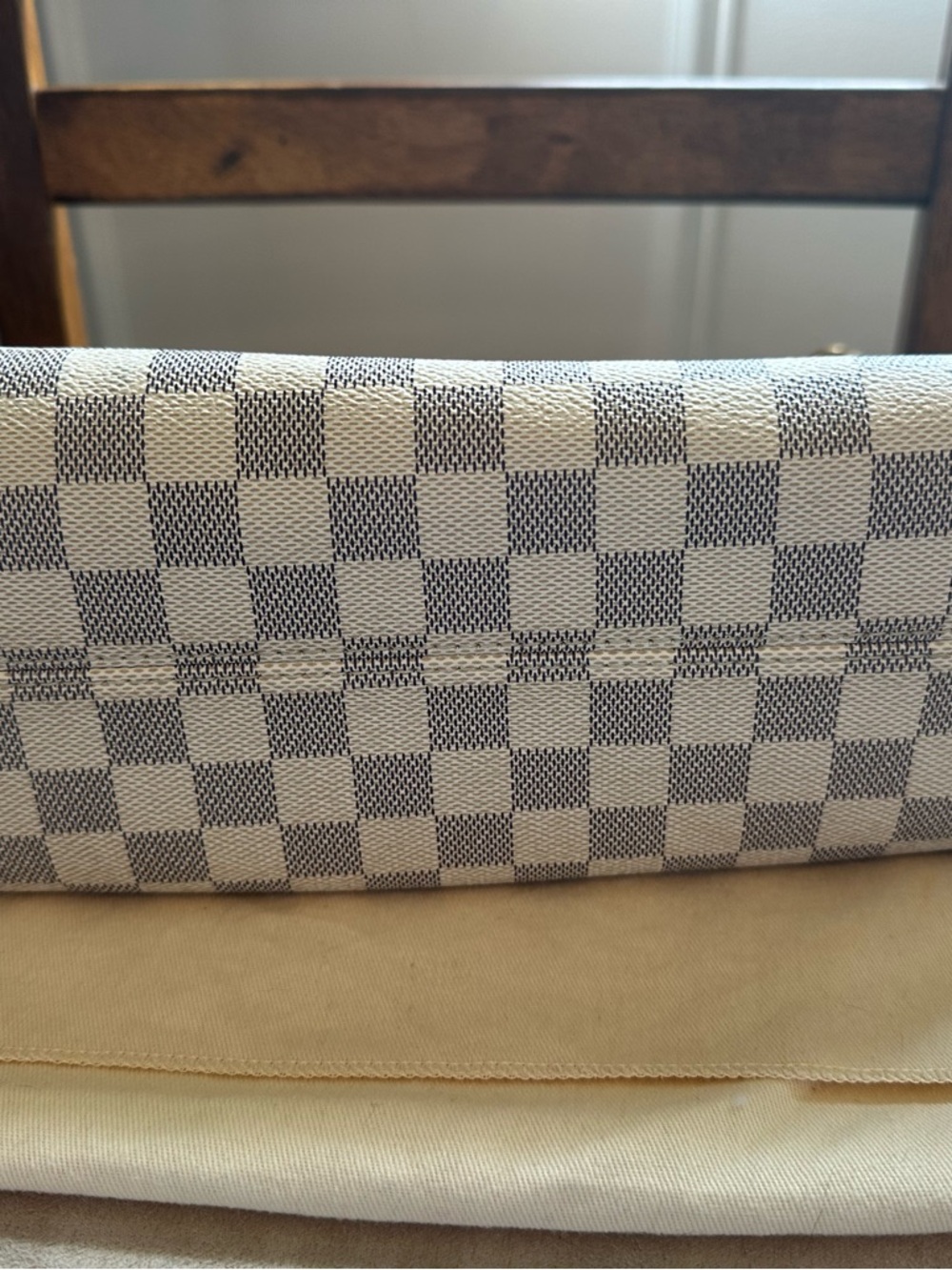 Louis Vuitton Graceful PM in Damier Azur - Picture 5 of 16